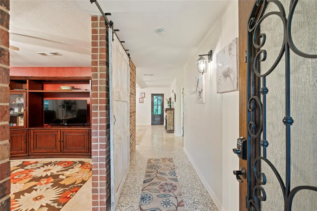 Photo of 725 Thompson Road