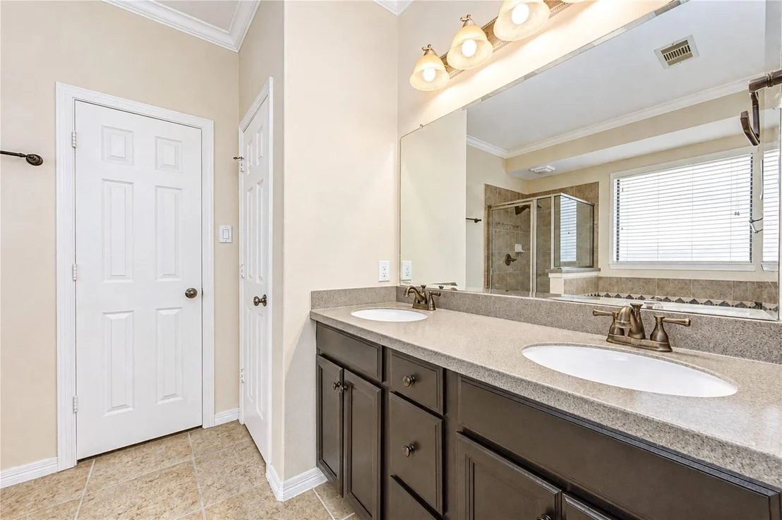Photo of 2844 Torano