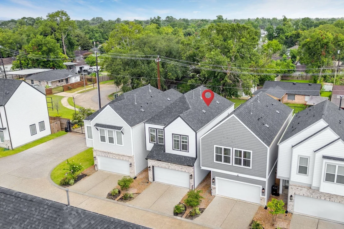 Photo of 413 Stonework Oaks Lane