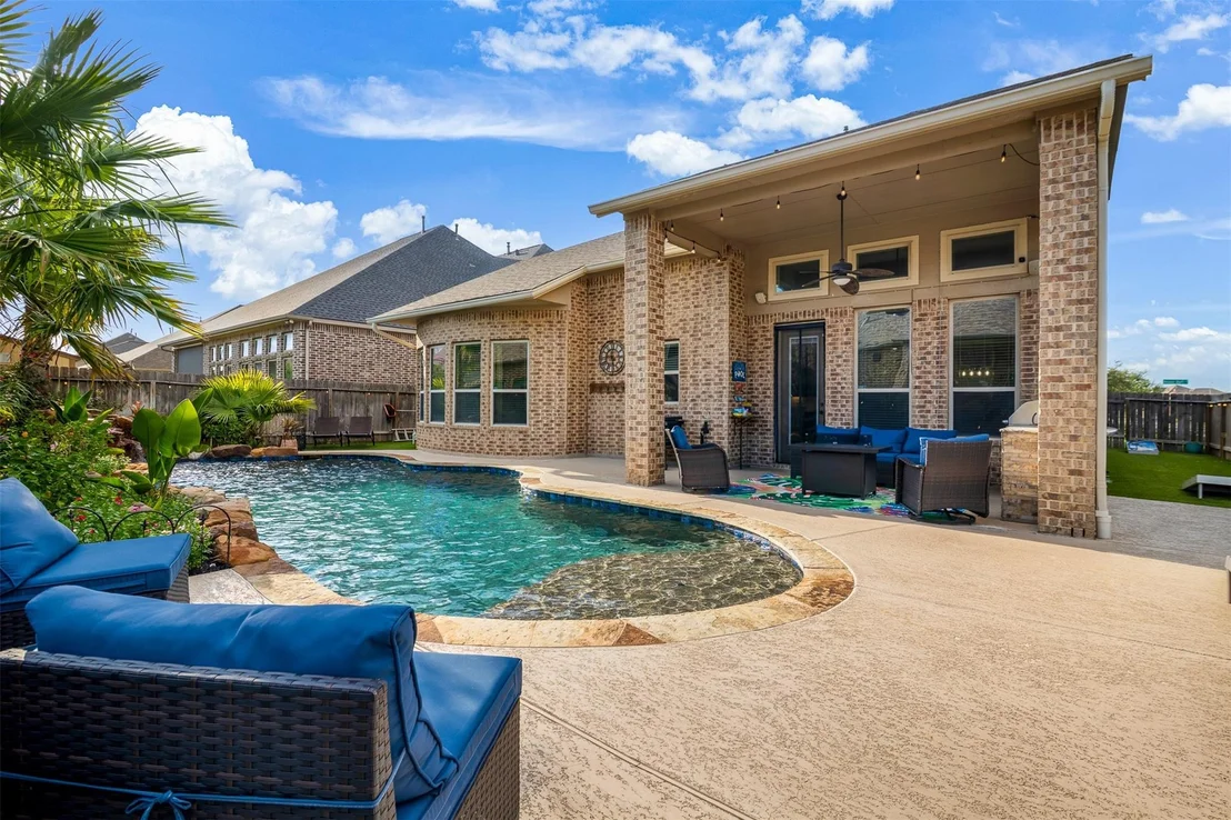Photo of 7103 Avalon Bluff Drive
