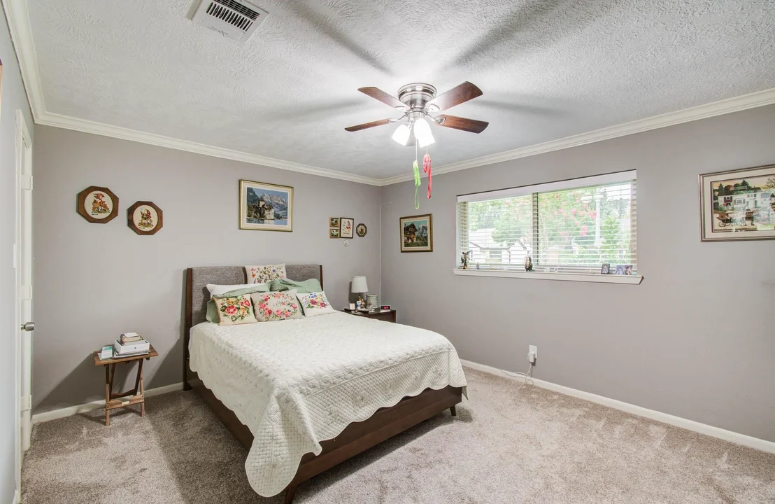 Photo of 9818 Emnora Lane