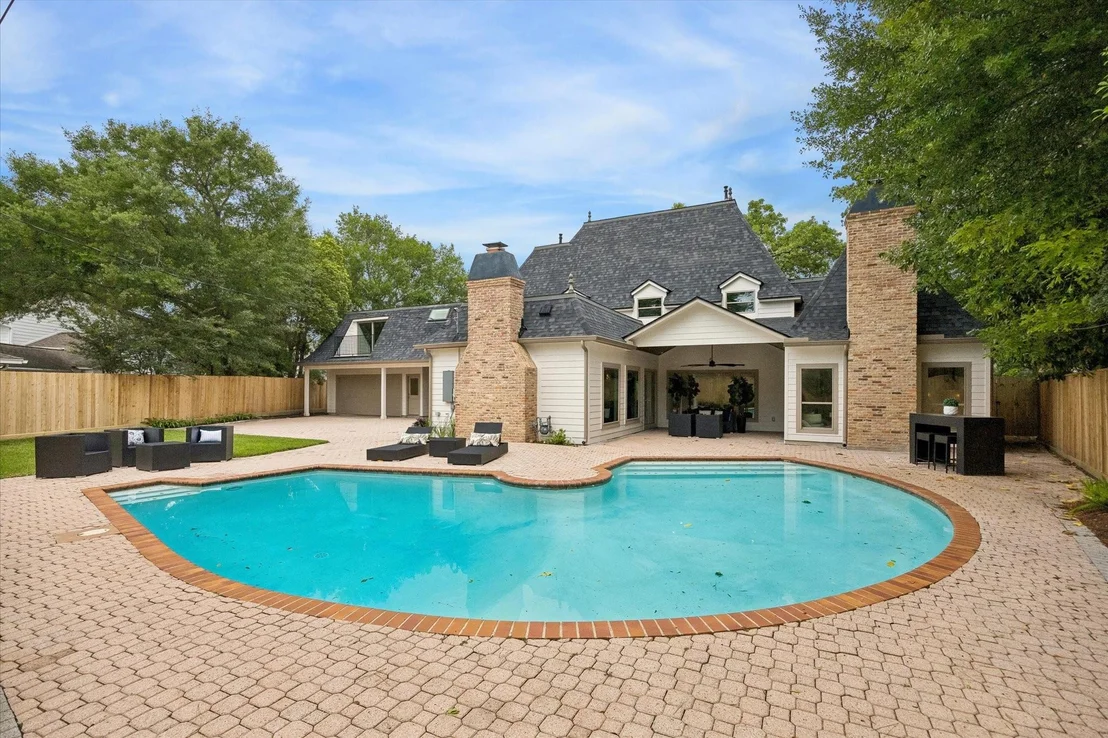 Photo of 620 Stoneleigh Drive