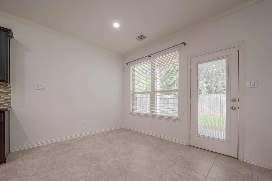 Photo of 2261 Oak Circle Drive N