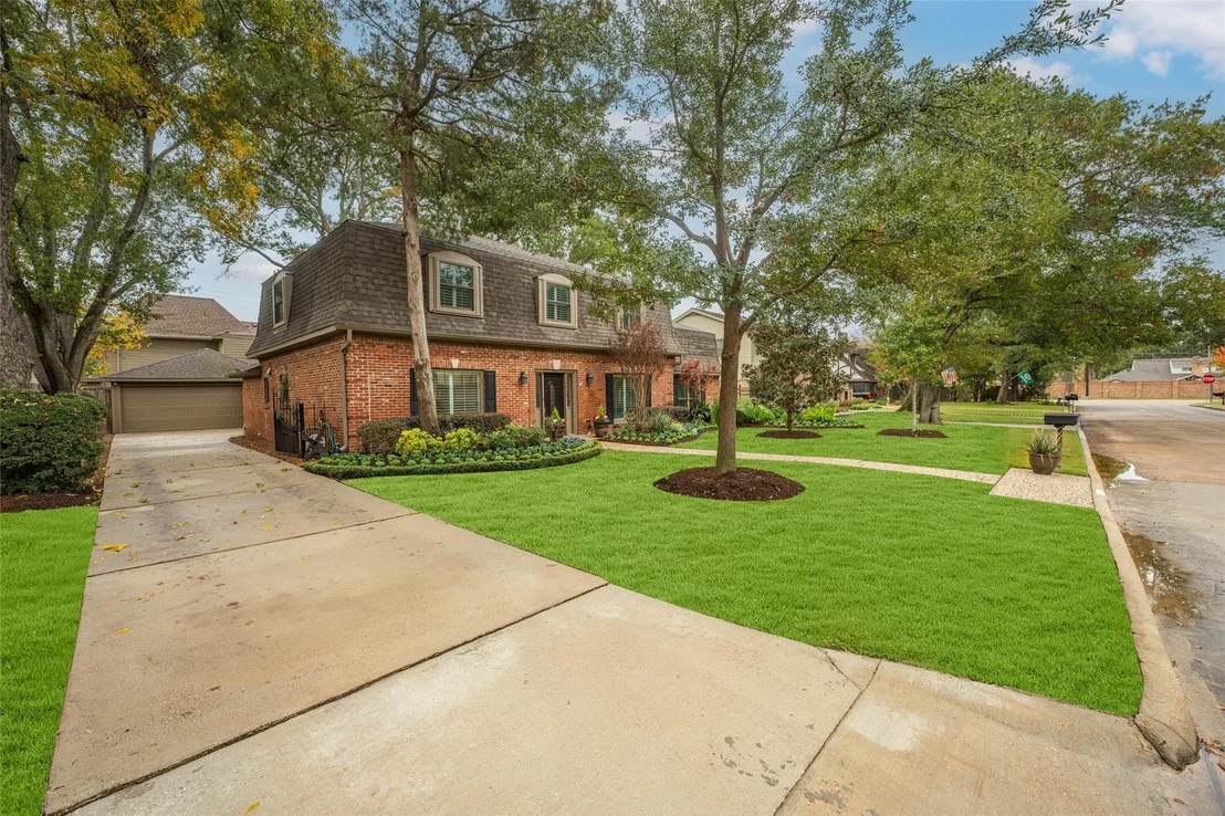 Photo of 14610 Carolcrest Drive