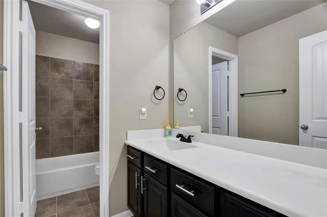 Photo of 1242 S Maple Drive