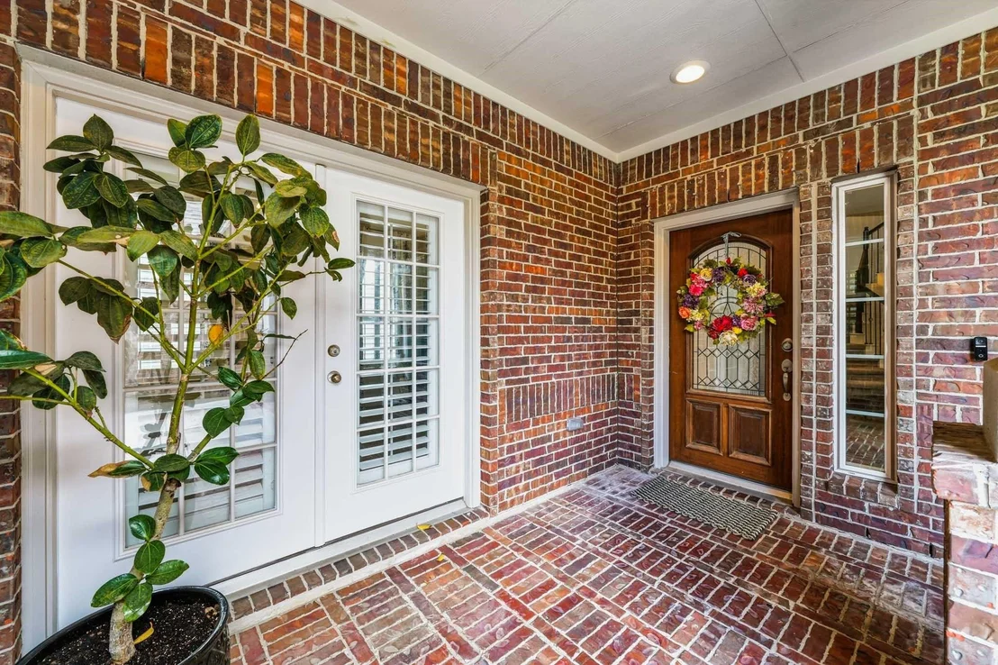 Photo of 17610 Strackfield Lane