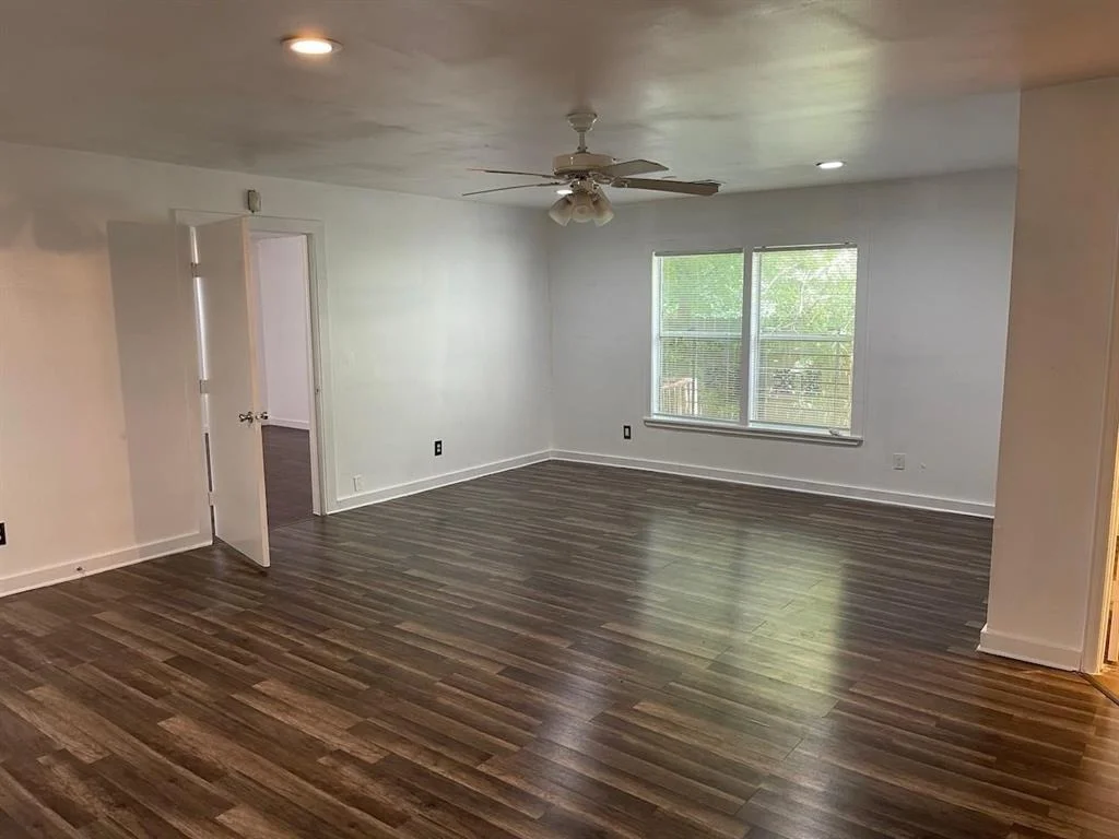 Photo of 709 N Loop