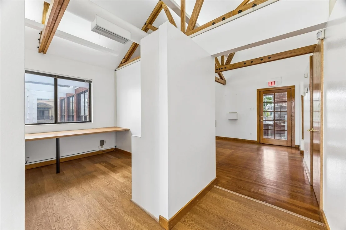 Photo of 2402 Commonwealth Street