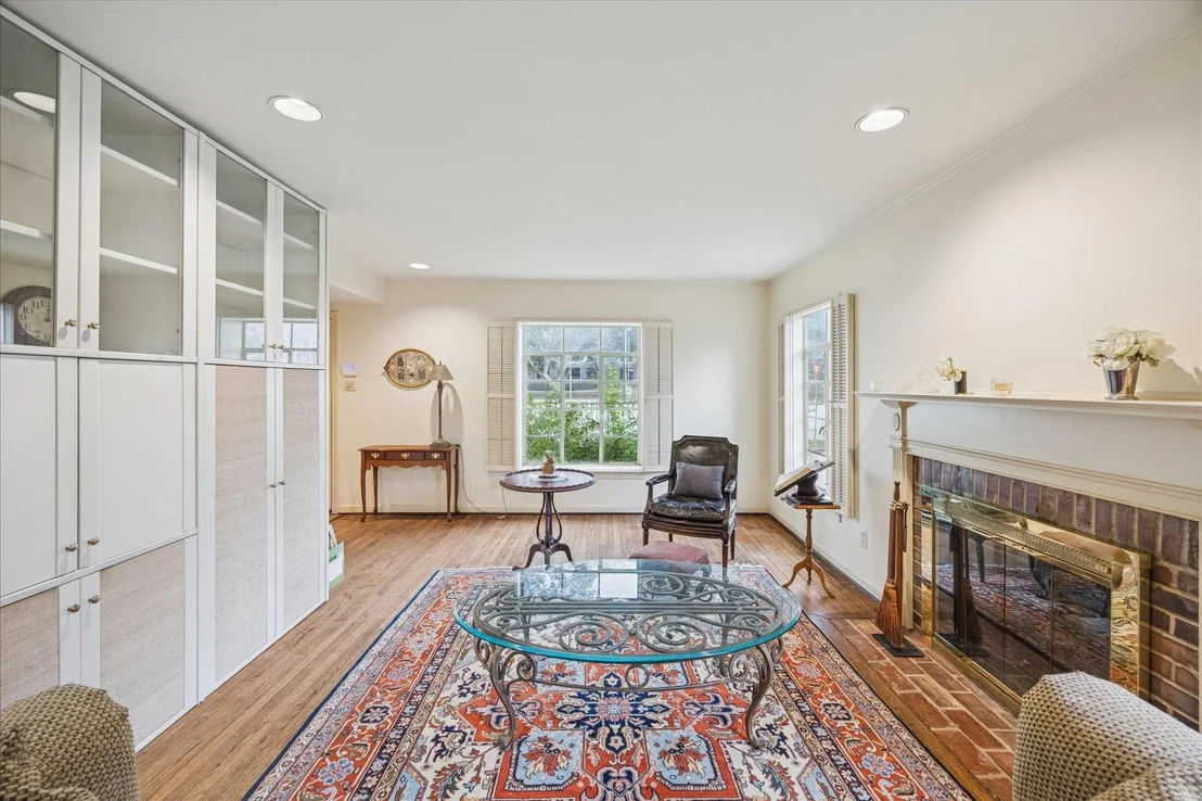 Photo of 914 S Shepherd Drive