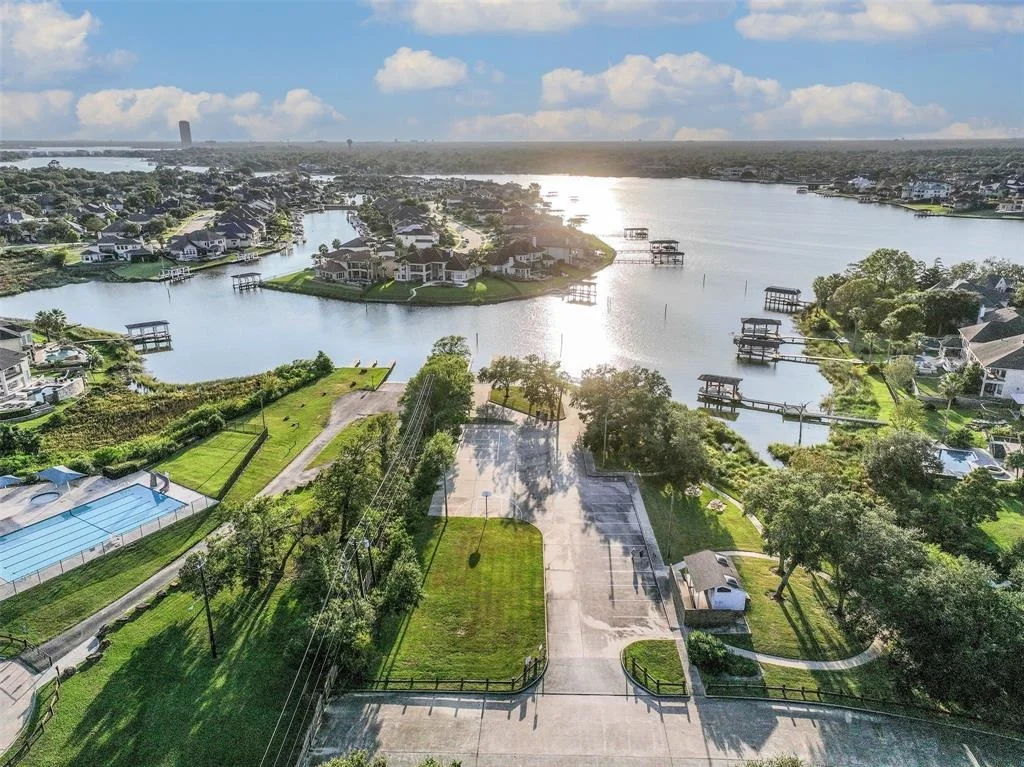Photo of 4102 Lakepointe Forest Drive