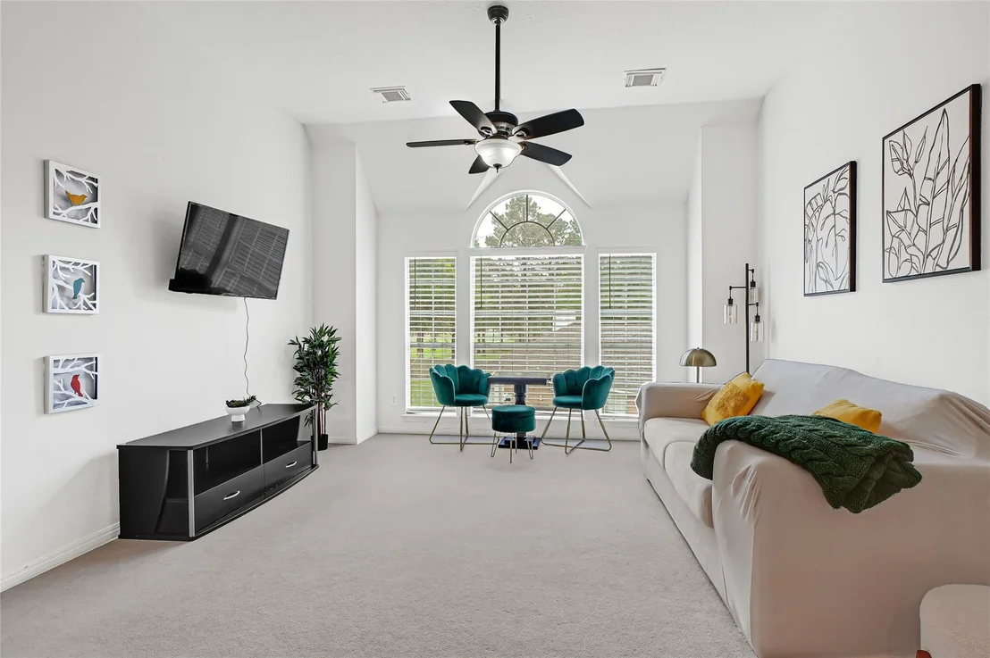 Photo of 1302 Blackthorne Drive