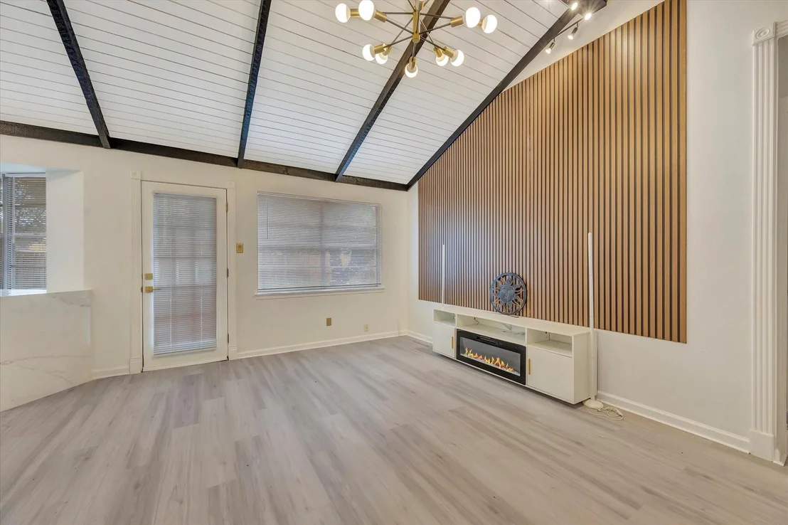Photo of 910 Beachcomber Lane