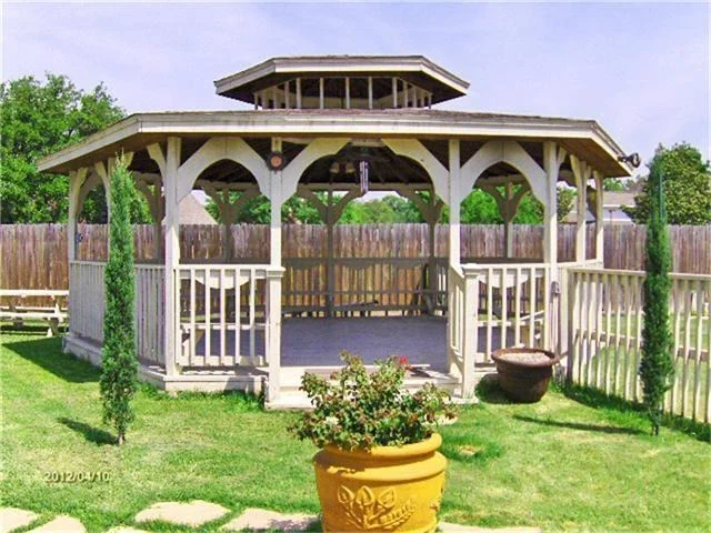 Photo of 3950 Victory Drive