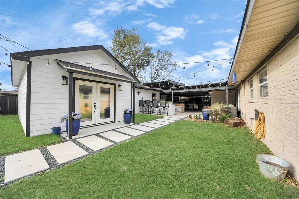 Photo of 2014 Forest Oaks Drive