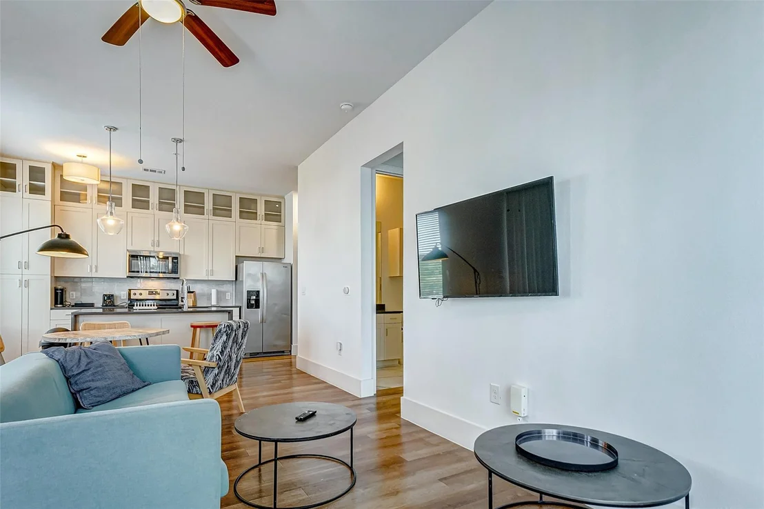 Photo of Unit 607 at 1508 Blodgett Street