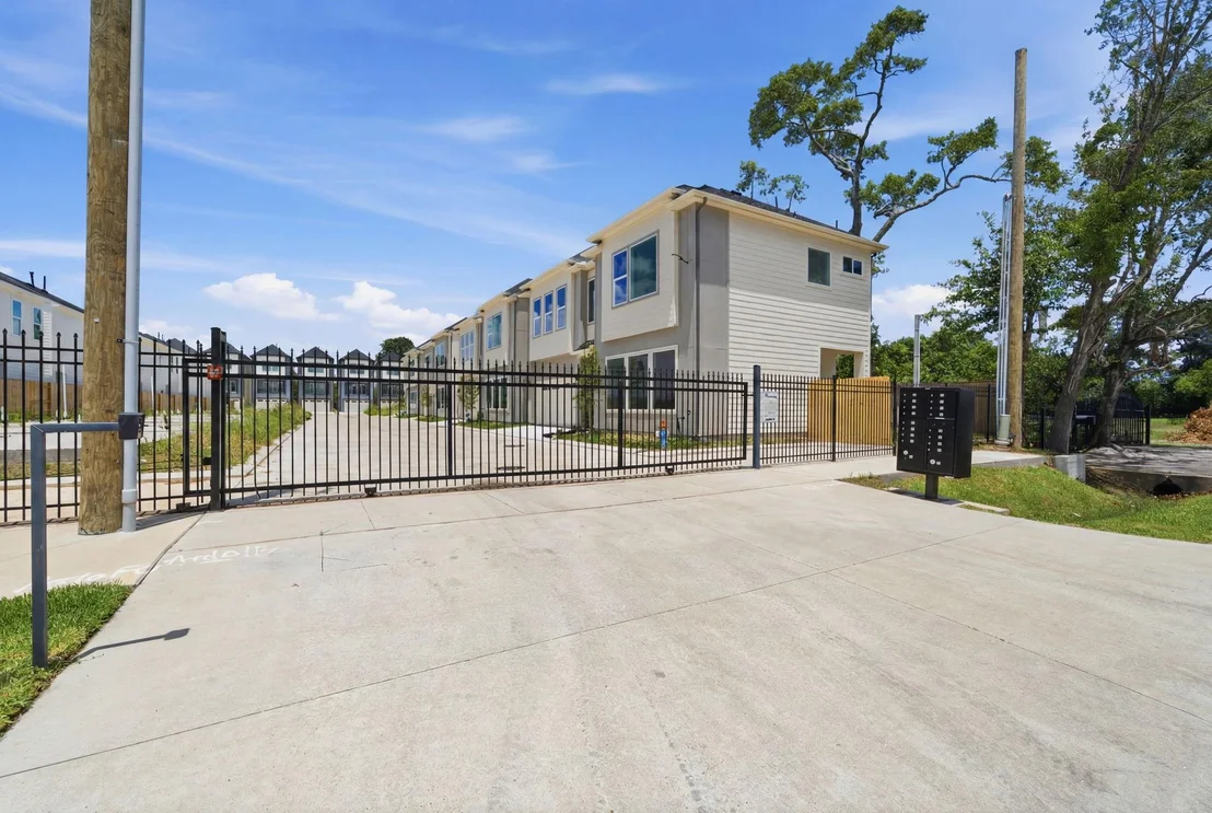 Photo of 8902 Knoll Leaf Drive