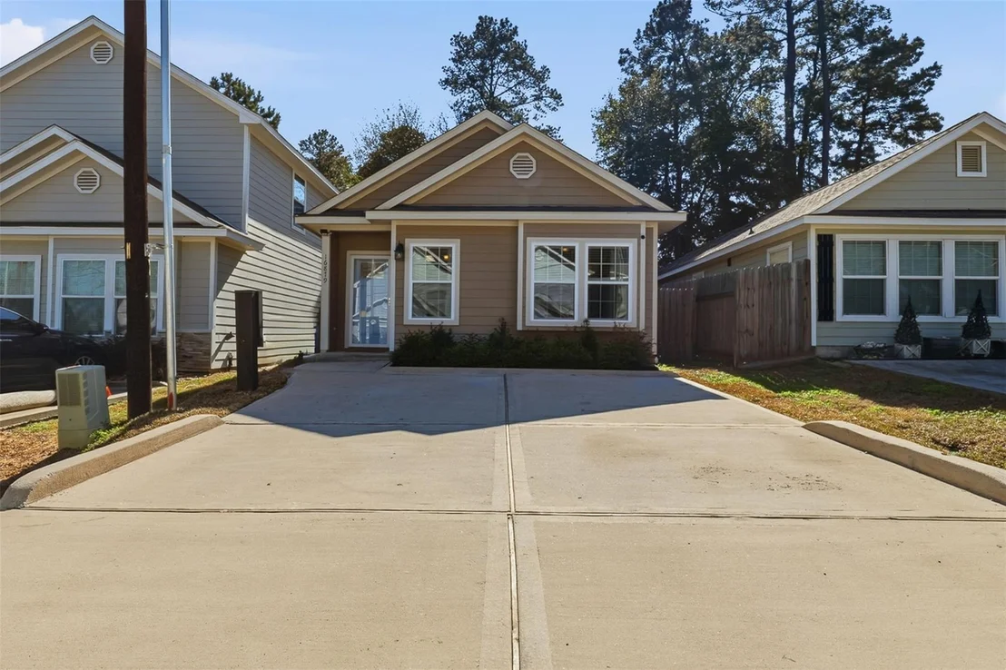 Photo of 16879 Balmoral