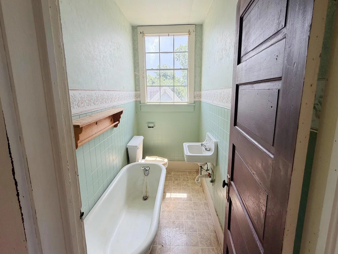Photo of 211 Morton Avenue