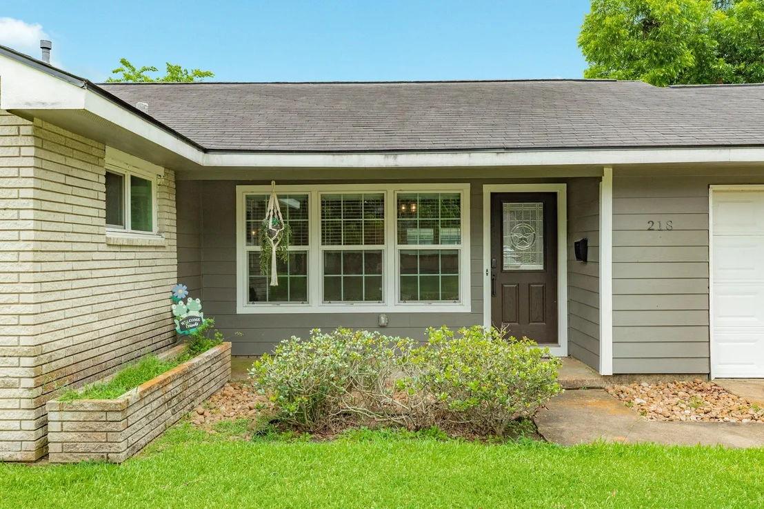 Photo of 218 Palm Lane