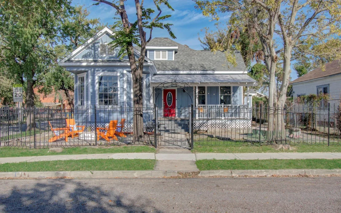 Photo of 2118 Common Street