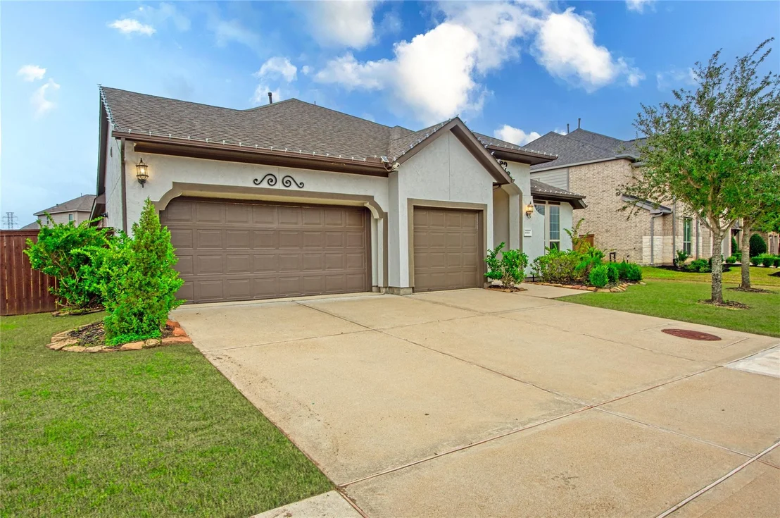 Photo of 6919 Red Oak Drive