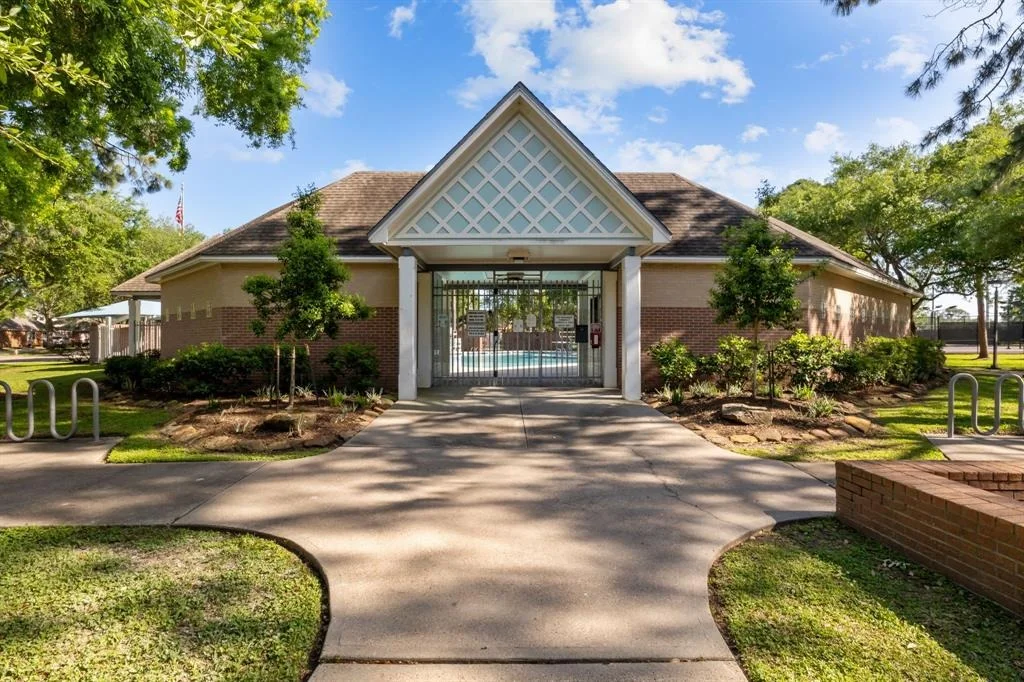 Photo of 4010 Walnut Pond Drive