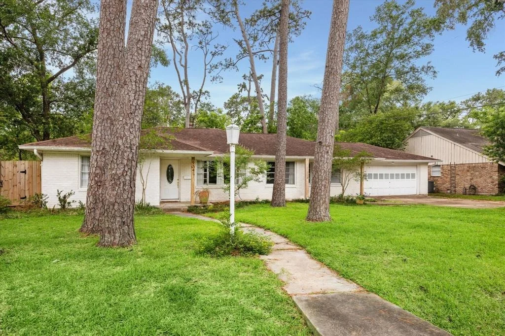 Photo of 9741 Warwana Road