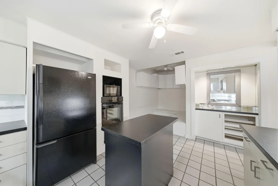 Photo of Unit A at 1107 Jackson Boulevard