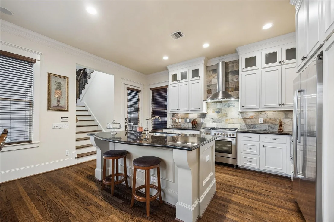 Photo of 809 W 9th Street