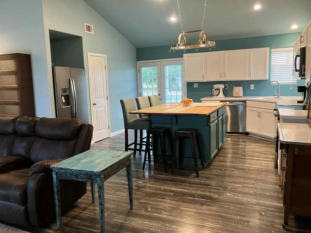 Photo of 657 Bayview Drive