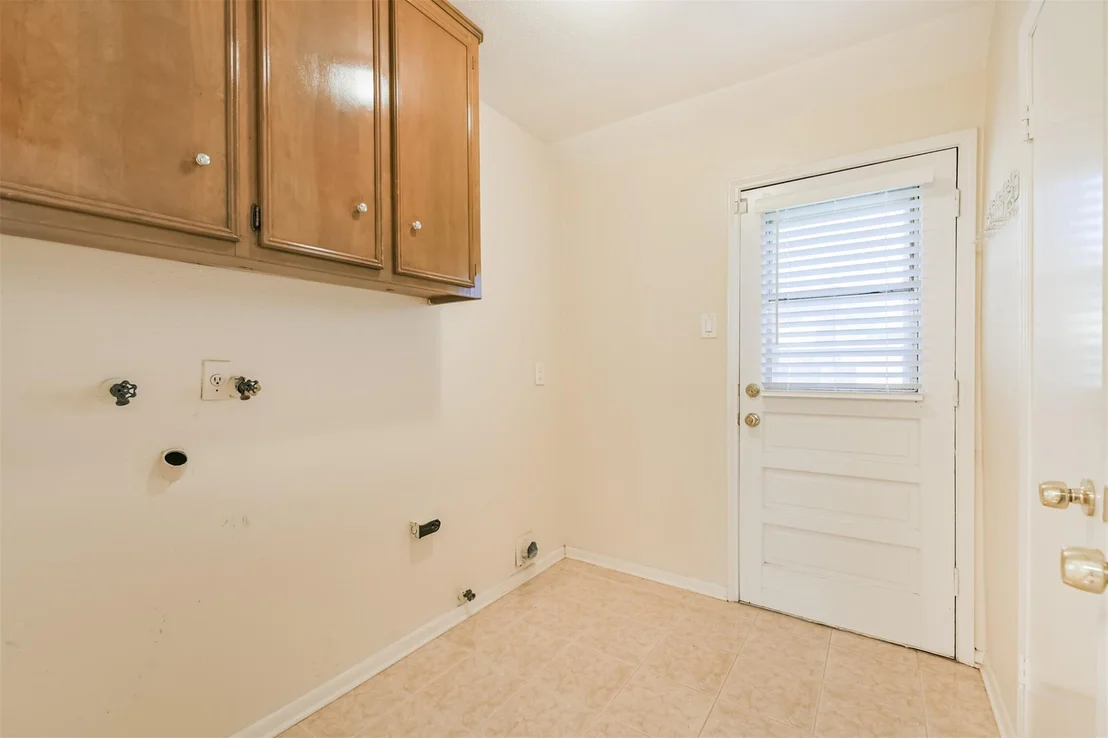 Photo of 9314 Roos Road