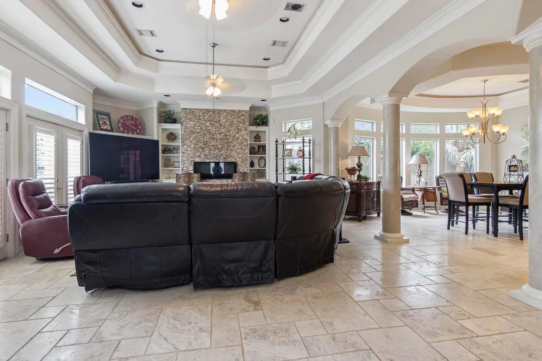 Photo of 537 Villa Drive