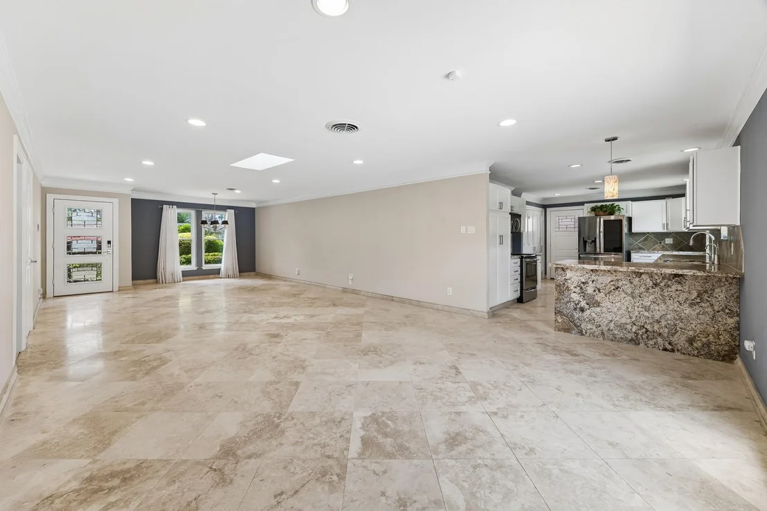 Photo of 9534 Beverlyhill Street