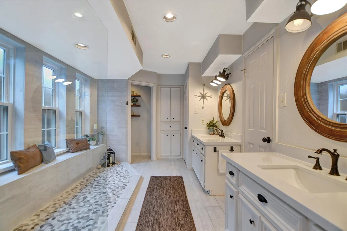 Photo of 15611 Birchview Drive