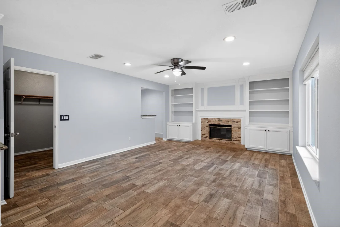 Photo of 918 Long Prairie Drive