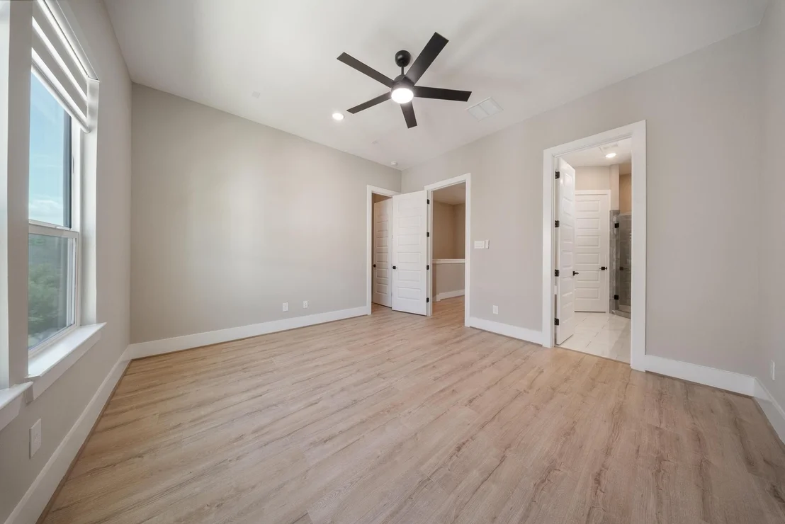 Photo of Unit J at 4013 Griggs Road
