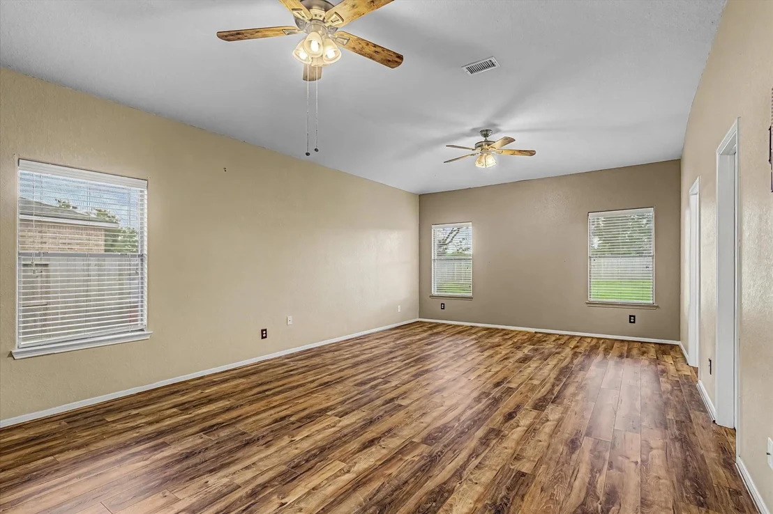 Photo of 630 W Newport Bend