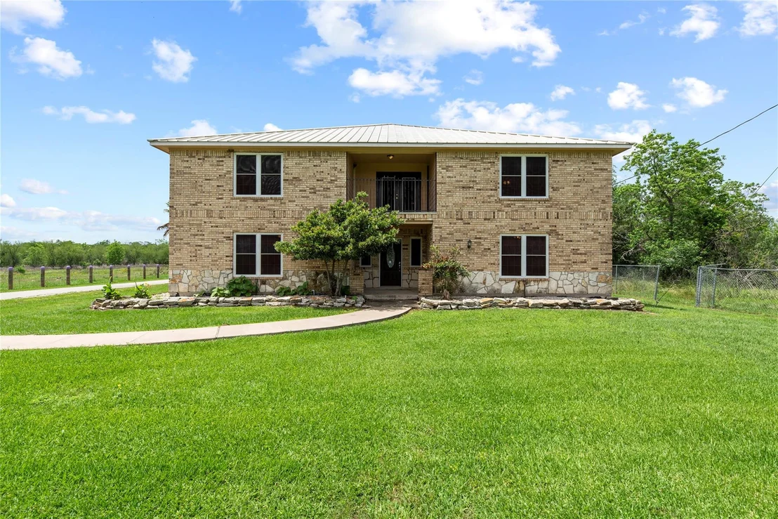 Photo of 523 Moore Bar Road