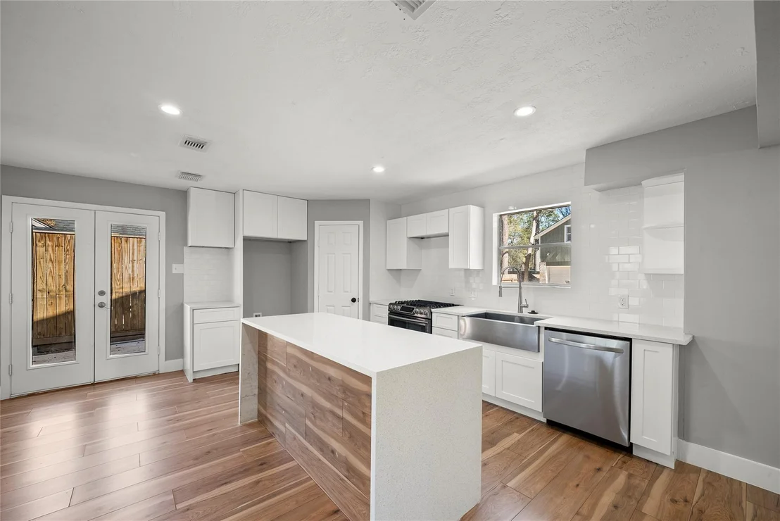 Photo of 15102 Long Oak Drive