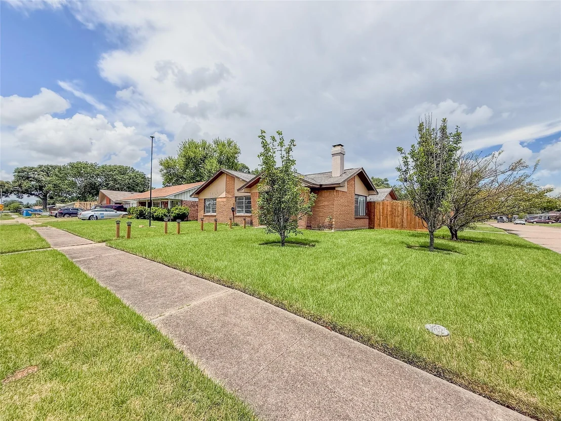 Photo of 3321 Tanglebriar Drive
