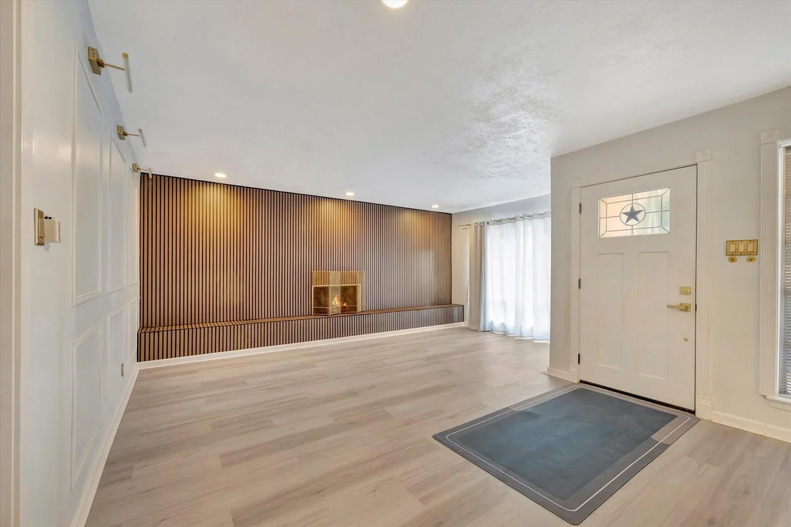 Photo of 910 Beachcomber Lane