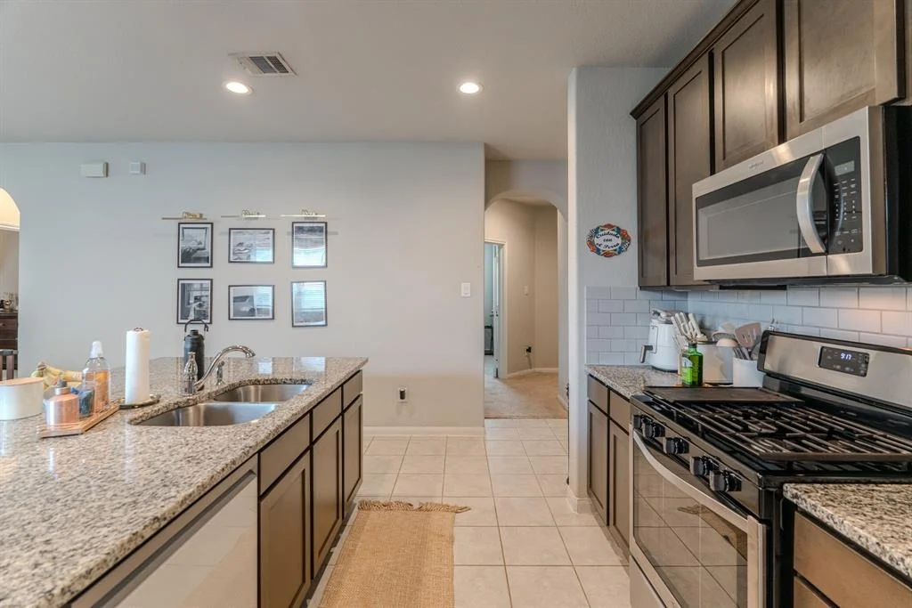 Photo of 17619 Harbourfront Road