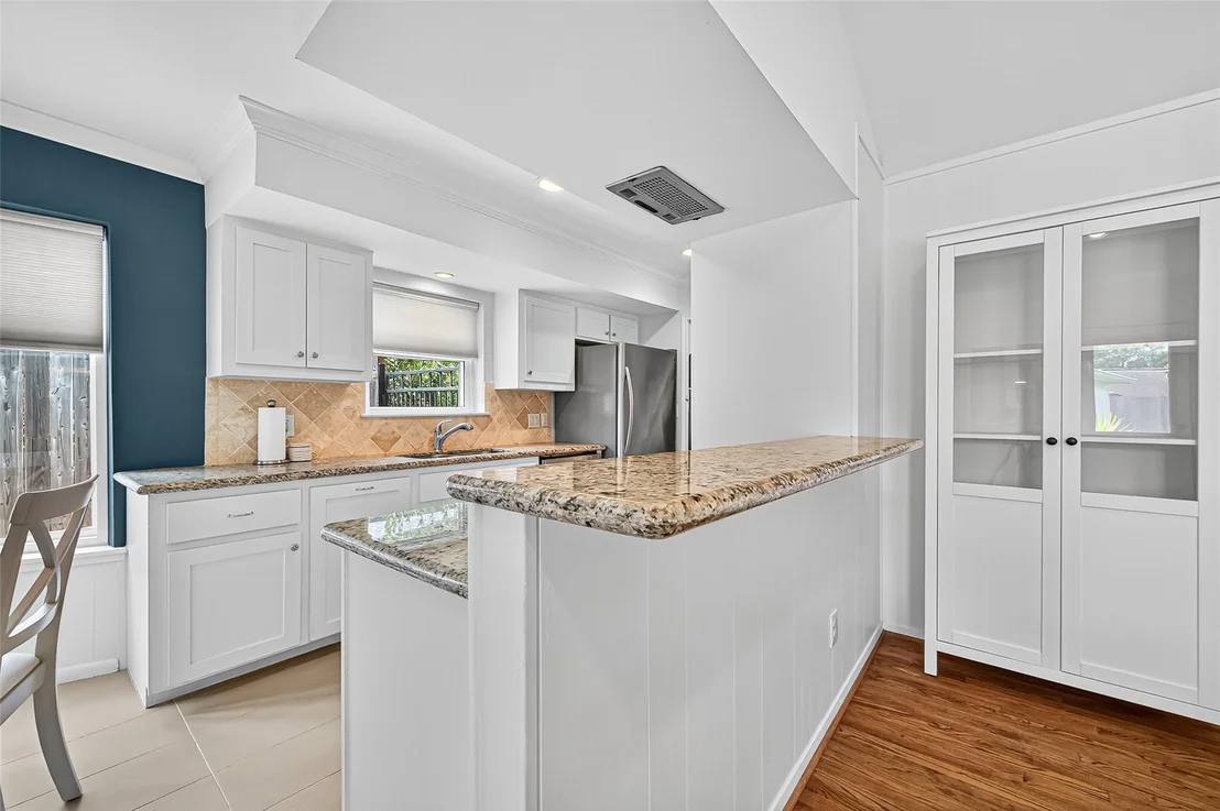 Photo of 9327 Meadowcroft Drive