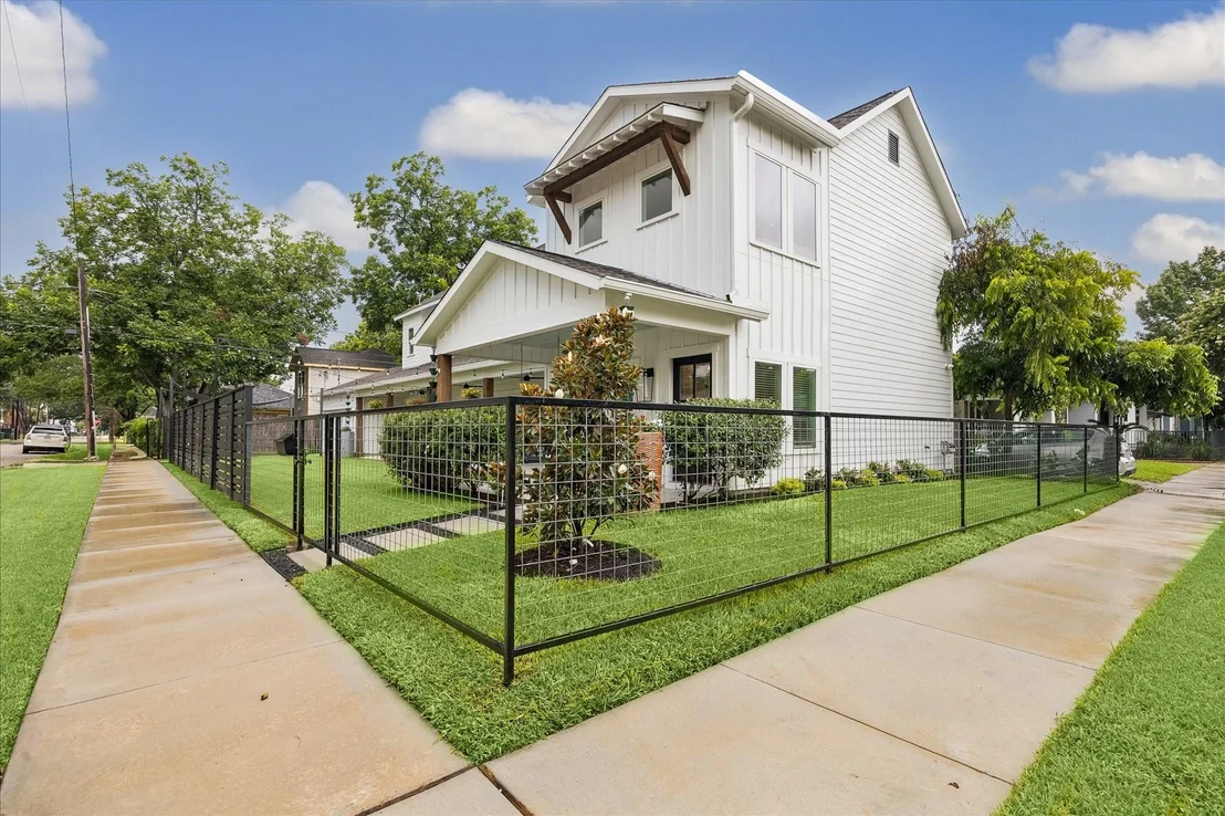 Photo of 1205 Temple Street