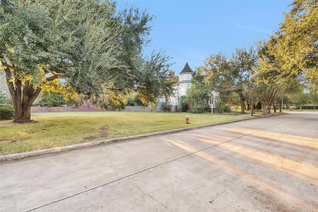 Photo of 1206 Bluebonnet Drive