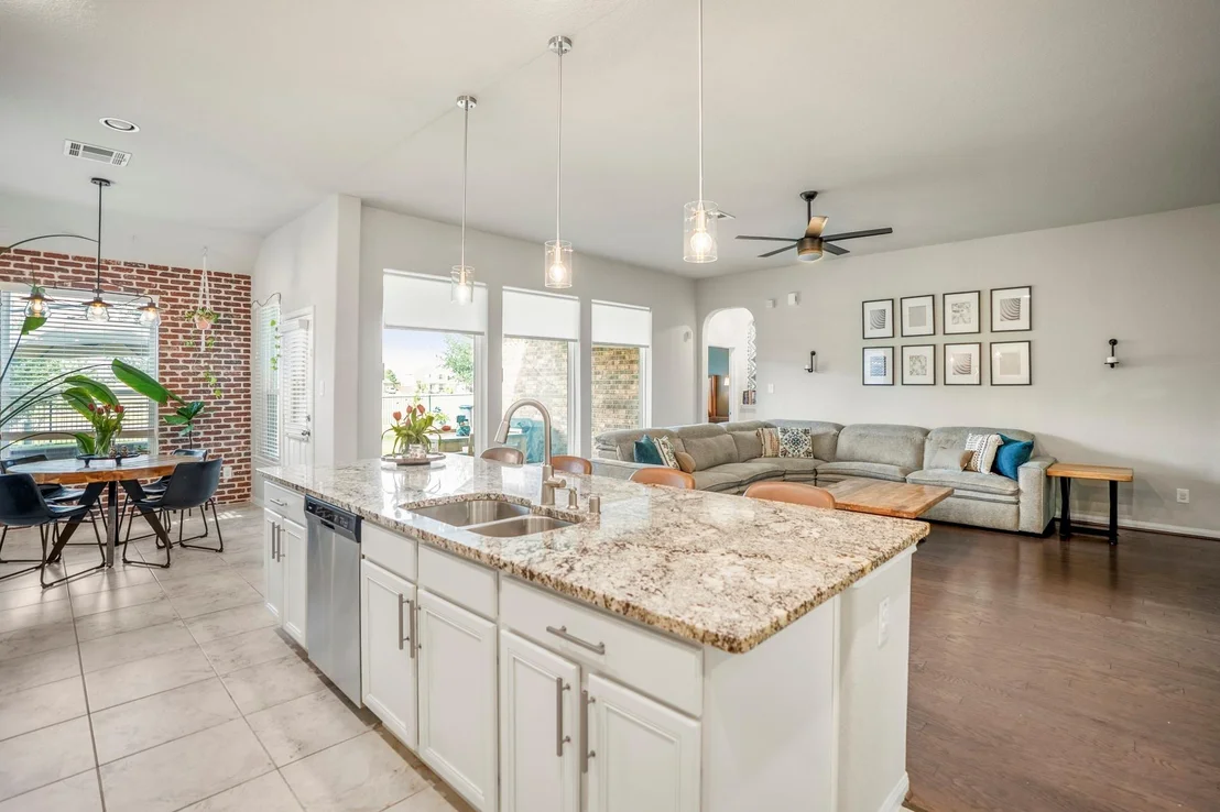 Photo of 7511 Laguna Lake Drive