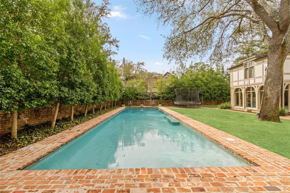 Photo of 1419 Kirby Drive