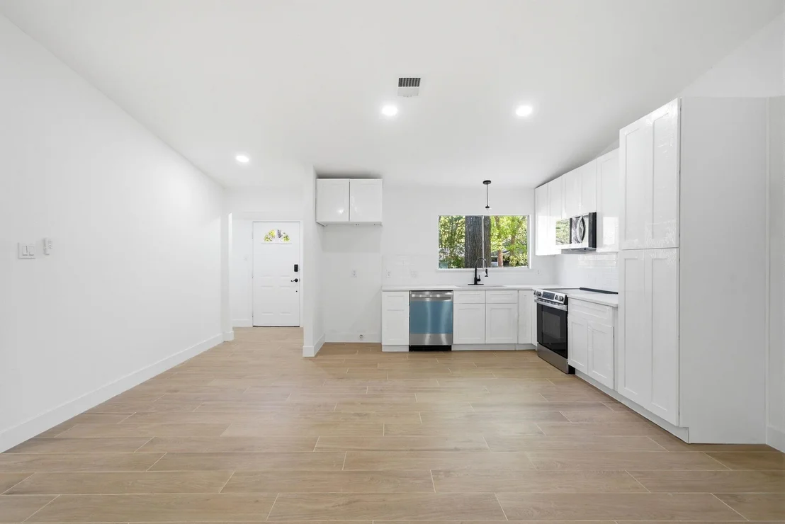 Photo of 1704 N Red Cedar Circle