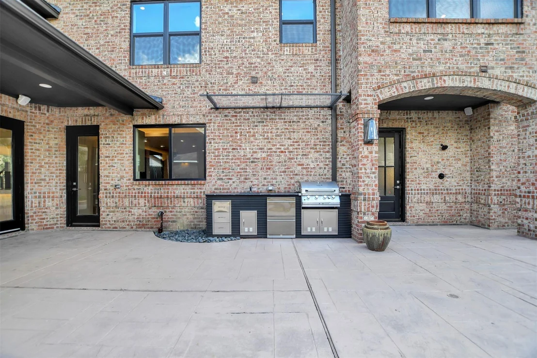 Photo of 4316 Dickson Street