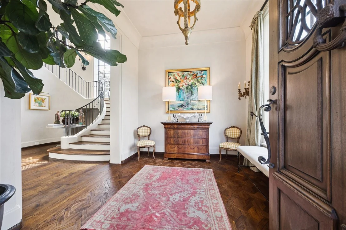 Photo of 5555 Cranbrook Road